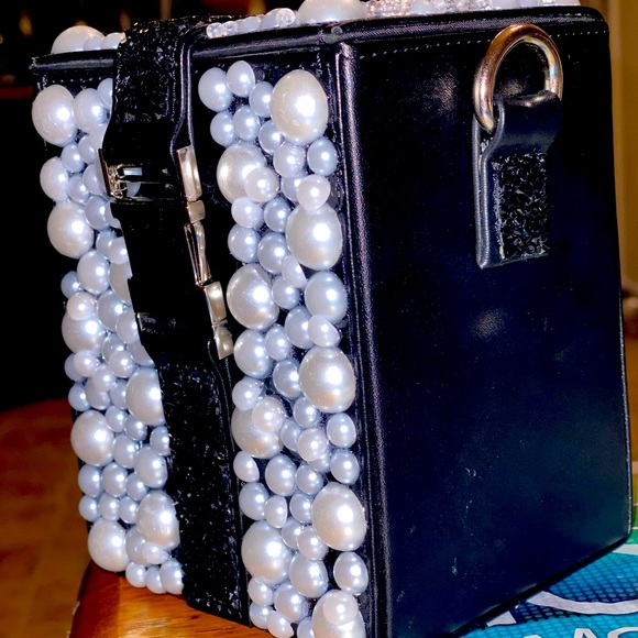 ASOS Designs, one of a kind crossbody bag. Front/Back/side pictured. - Picture 3 of 4